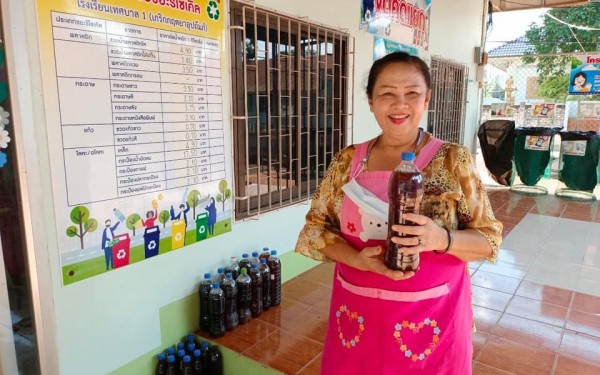 ฐานการเรียนรู้ส่งเสริมอาชีพ ตัดผมชาย สหการร้านค้าโรงเรียนและฐานการเรียนรู้ธนาคารโรงเรียนของโครงการสถานศึกษาพอเพียง