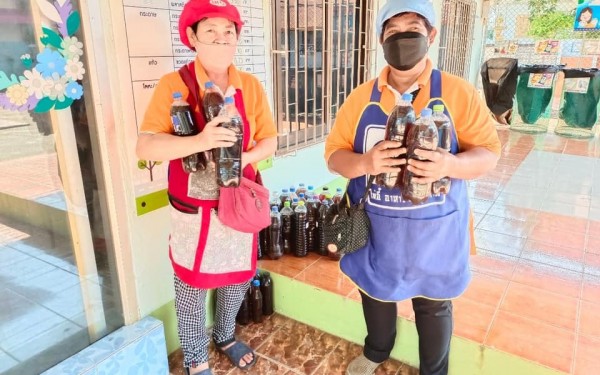 ฐานการเรียนรู้ส่งเสริมอาชีพ ตัดผมชาย สหการร้านค้าโรงเรียนและฐานการเรียนรู้ธนาคารโรงเรียนของโครงการสถานศึกษาพอเพียง