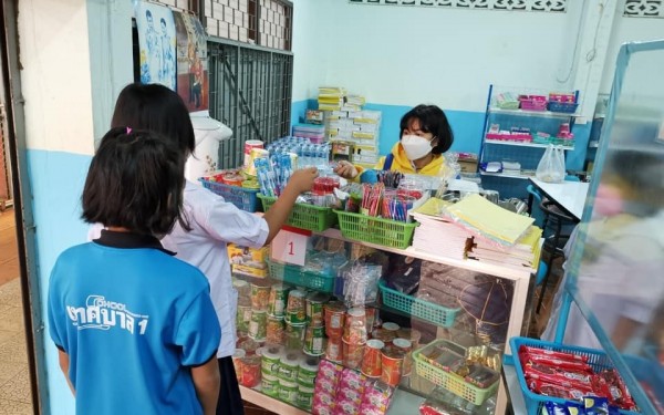 ฐานการเรียนรู้ส่งเสริมอาชีพ ตัดผมชาย สหการร้านค้าโรงเรียนและฐานการเรียนรู้ธนาคารโรงเรียนของโครงการสถานศึกษาพอเพียง