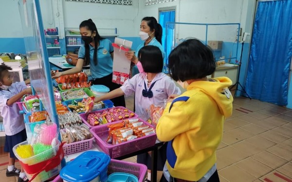 ฐานการเรียนรู้ส่งเสริมอาชีพ ตัดผมชาย สหการร้านค้าโรงเรียนและฐานการเรียนรู้ธนาคารโรงเรียนของโครงการสถานศึกษาพอเพียง