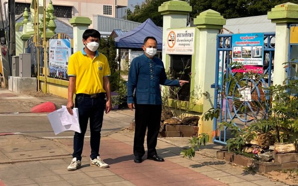 สำรวจเส้นทางถนนราษฏร์รวมใจหน้าโรงเรียน เพื่อปรับปรุงการขยายเปิดทางเข้าออกโรงเรียน