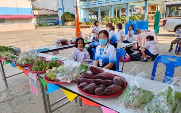 ขอขอบพระคุณผู้ปกครองและลูกค้าที่มาอุดหนุนสินค้าและผลิตภัณฑ์ที่เกี่ยวข้องในโครงการสถานศึกษาพอเพียงของโรงเรียน