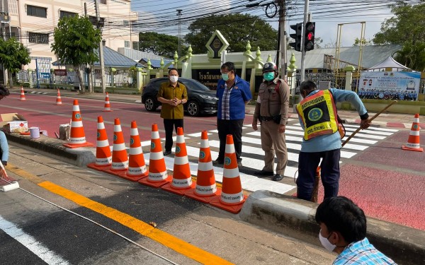 ขอขอบคุณเจ้าหน้าที่ตำรวจจราจร ช่างของกรมทางหลวงชนบท ที่ร่วมให้คำแนะนำกับโรงเรียน เพื่อหาแนวทางลดอุบัติเหตุทางการสัญจรจุดเสี่ยงใกล้แยกไฟแดงระหว่างทางเข้าออกโรงเรียน