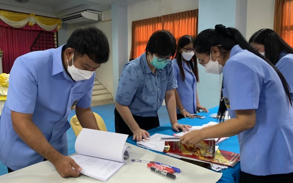 ประมวลภาพกิจกรรมการอบรมเชิงปฏิบัติการโครงการปรับปรุงหลักสูตรสถานศึกษา ประจำปี 2565  กิจกรรมจัดทำหลักสูตรรายวิชาเพิ่มเติมภาษาจีน ในวันที่ 5 พฤษภาคม 2565