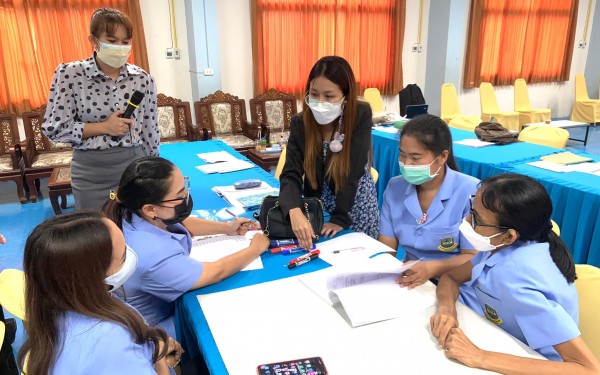 ประมวลภาพกิจกรรมการอบรมเชิงปฏิบัติการโครงการปรับปรุงหลักสูตรสถานศึกษา ประจำปี 2565  กิจกรรมจัดทำหลักสูตรรายวิชาเพิ่มเติมภาษาจีน ในวันที่ 5 พฤษภาคม 2565