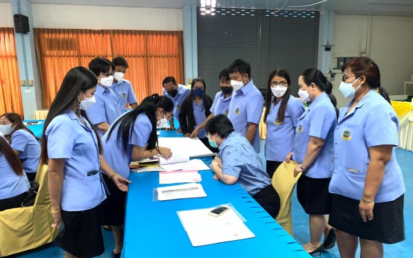 ประมวลภาพกิจกรรมการอบรมเชิงปฏิบัติการโครงการปรับปรุงหลักสูตรสถานศึกษา ประจำปี 2565  กิจกรรมจัดทำหลักสูตรรายวิชาเพิ่มเติมภาษาจีน ในวันที่ 5 พฤษภาคม 2565