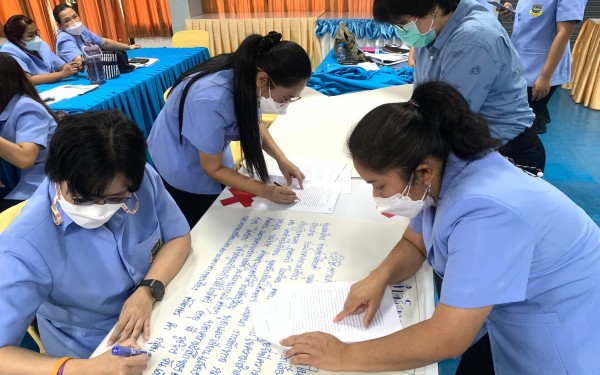 ประมวลภาพกิจกรรมการอบรมเชิงปฏิบัติการโครงการปรับปรุงหลักสูตรสถานศึกษา ประจำปี 2565  กิจกรรมจัดทำหลักสูตรรายวิชาเพิ่มเติมภาษาจีน ในวันที่ 5 พฤษภาคม 2565