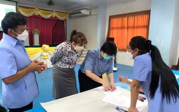 ประมวลภาพกิจกรรมการอบรมเชิงปฏิบัติการโครงการปรับปรุงหลักสูตรสถานศึกษา ประจำปี 2565  กิจกรรมจัดทำหลักสูตรรายวิชาเพิ่มเติมภาษาจีน ในวันที่ 5 พฤษภาคม 2565