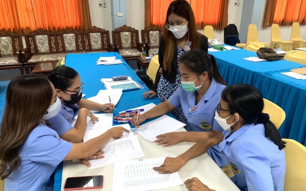 ประมวลภาพกิจกรรมการอบรมเชิงปฏิบัติการโครงการปรับปรุงหลักสูตรสถานศึกษา ประจำปี 2565  กิจกรรมจัดทำหลักสูตรรายวิชาเพิ่มเติมภาษาจีน ในวันที่ 5 พฤษภาคม 2565