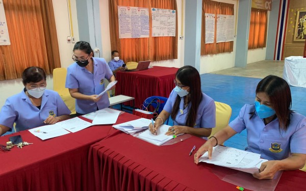 ประมวลภาพกิจกรรมการอบรมเชิงปฏิบัติการโครงการปรับปรุงหลักสูตรสถานศึกษา ประจำปี 2565  กิจกรรมจัดทำหลักสูตรรายวิชาเพิ่มเติมภาษาจีน ในวันที่ 5 พฤษภาคม 2565