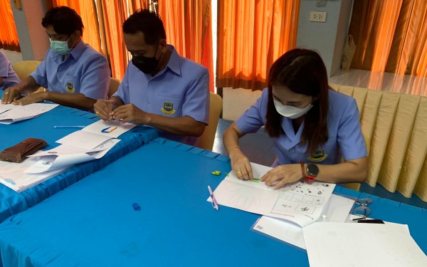 ประมวลภาพกิจกรรมการอบรมเชิงปฏิบัติการโครงการปรับปรุงหลักสูตรสถานศึกษา ประจำปี 2565  กิจกรรมจัดทำหลักสูตรรายวิชาเพิ่มเติมภาษาจีน ในวันที่ 5 พฤษภาคม 2565