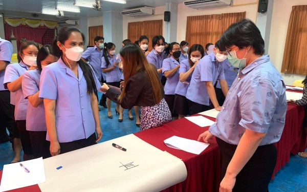 ประมวลภาพกิจกรรมการอบรมเชิงปฏิบัติการโครงการปรับปรุงหลักสูตรสถานศึกษา ประจำปี 2565  กิจกรรมจัดทำหลักสูตรรายวิชาเพิ่มเติมภาษาจีน ในวันที่ 5 พฤษภาคม 2565