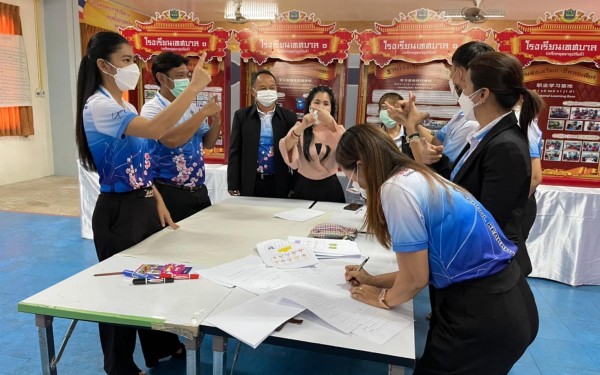 ประมวลภาพกิจกรรมการอบรมเชิงปฏิบัติการโครงการปรับปรุงหลักสูตรสถานศึกษา ประจำปี 2565 กิจกรรมจัดทำหลักสูตรรายวิชาเพิ่มเติมภาษาจีน ในวันที่ 6 พฤษภาคม 2565 