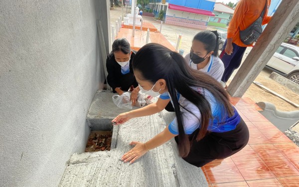 ผู้อำนวยการสถานศึกษา คณะครู นักการ นำพระเครื่องมาใส่ฐานประดิษฐานพระพุทธรูป ณ ศาลาพระพุทธ จากการที่ได้ดำเนินการทอดผ้าป่าการกุศลสร้างศาลาซุ่มพระพุทธ เมื่อเดือนกุมภาพันธ์ 2565 ให้คนรุ่นหลังได้สักการะสืบไป