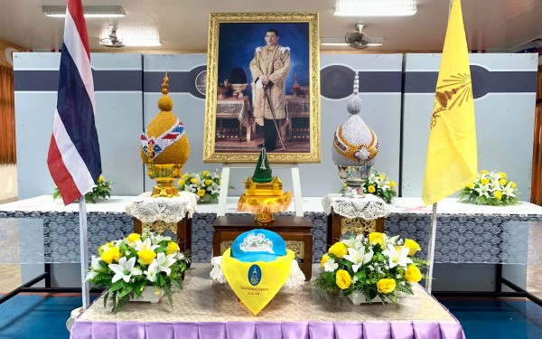 พิธีรับมอบหมวกและผ้าพันคอจิตอาสาพระราชทานให้แก่คณะครูและบุคลากรของโรงเรียนเทศบาล1(เกริกกฤตยาอุปถัมภ์)