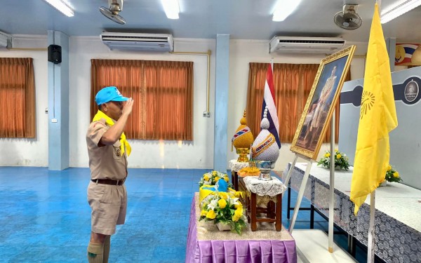 พิธีรับมอบหมวกและผ้าพันคอจิตอาสาพระราชทานให้แก่คณะครูและบุคลากรของโรงเรียนเทศบาล1(เกริกกฤตยาอุปถัมภ์)