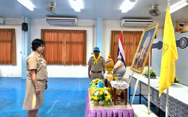 พิธีรับมอบหมวกและผ้าพันคอจิตอาสาพระราชทานให้แก่คณะครูและบุคลากรของโรงเรียนเทศบาล1(เกริกกฤตยาอุปถัมภ์)