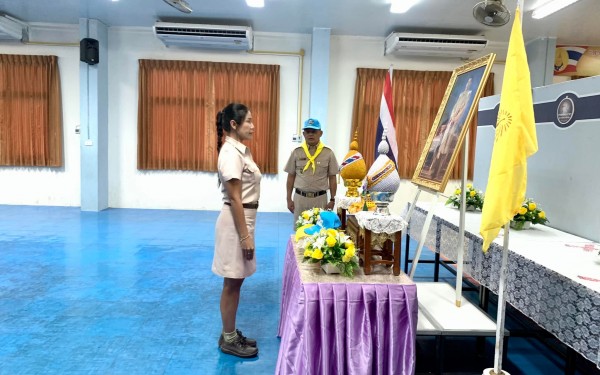 พิธีรับมอบหมวกและผ้าพันคอจิตอาสาพระราชทานให้แก่คณะครูและบุคลากรของโรงเรียนเทศบาล1(เกริกกฤตยาอุปถัมภ์)