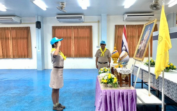 พิธีรับมอบหมวกและผ้าพันคอจิตอาสาพระราชทานให้แก่คณะครูและบุคลากรของโรงเรียนเทศบาล1(เกริกกฤตยาอุปถัมภ์)