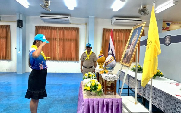 พิธีรับมอบหมวกและผ้าพันคอจิตอาสาพระราชทานให้แก่คณะครูและบุคลากรของโรงเรียนเทศบาล1(เกริกกฤตยาอุปถัมภ์)