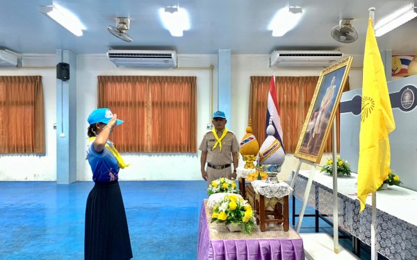 พิธีรับมอบหมวกและผ้าพันคอจิตอาสาพระราชทานให้แก่คณะครูและบุคลากรของโรงเรียนเทศบาล1(เกริกกฤตยาอุปถัมภ์)