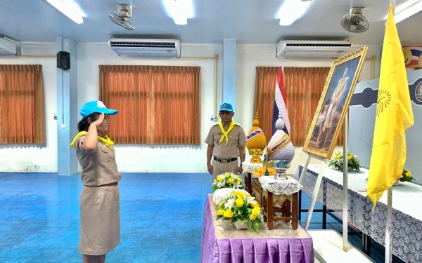 พิธีรับมอบหมวกและผ้าพันคอจิตอาสาพระราชทานให้แก่คณะครูและบุคลากรของโรงเรียนเทศบาล1(เกริกกฤตยาอุปถัมภ์)