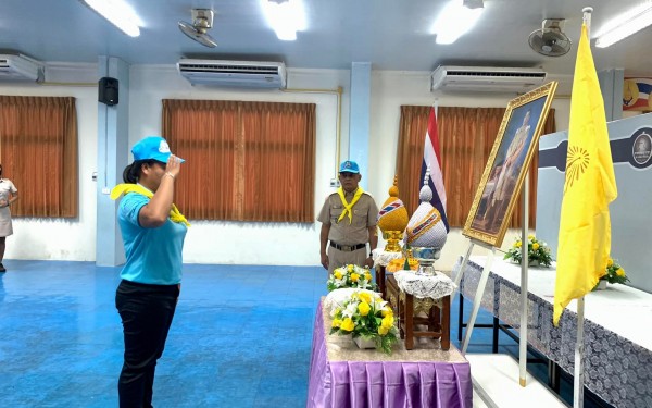 พิธีรับมอบหมวกและผ้าพันคอจิตอาสาพระราชทานให้แก่คณะครูและบุคลากรของโรงเรียนเทศบาล1(เกริกกฤตยาอุปถัมภ์)