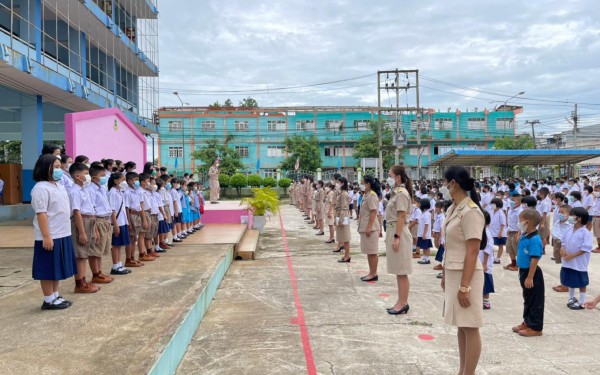 กิจกรรมหน้าเสาธง เสริมสร้างคุณลักษณะอันพึงประสงค์ที่ดี ให้กับนักเรียนโรงเรียนเทศบาล 1 (เกริกกฤตยาอุปถัมภ์) ของเรา