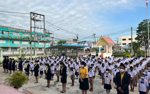 วันที่ 12 ตุลาคม 2565 ผู้บริหาร คณะครู บุคลากรทางการศึกษาและนักเรียนโรงเรียนเทศบาล 1 (เกริกกฤตยาอุปถัมภ์) ได้ร่วมกิจกรรมพิธีน้อมรำลึกเนื่องในวันคล้ายวันสวรรคต พระบาทสมเด็จพระบรมชนกาธิเบศร มหาภูมิพลอดุลยเดชมหาราช บรมนาถบพิตร