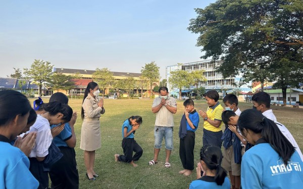 โรงเรียนเทศบาล 1 (เกริกกฤตยาอุปถัมภ์) ขอขอบพระคุณ ครอบครัวสระศรีสม มอบกางเกงกีฬาและน้ำดื่มให้กับตัวแทนนักเรียนที่เข้าร่วมการแข่งขันศิลปหัตถกรรมนักเรียน ครั้งที่ 70 ระดับชาติ ภาคเหนือ ณ จังหวัดน่าน