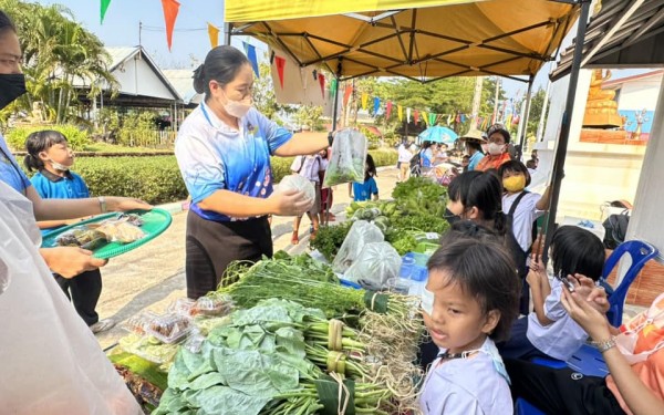 วันที่ 9 กุมภาพันธ์ 2566  เวลา 14.00 น โรงเรียนเทศบาล1 (เกริกกฤตยาอุปถัมภ์) ได้ดำเนินการจัดตลาดนัดพอเพียง ปลูกผักรักษ์โลก 