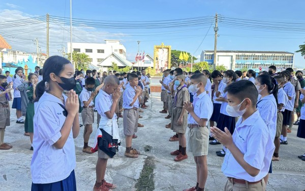 วันที่ 1 พฤศจิกายน 2566  ดร.รสริน เต็มปลื้ม ผู้อำนวยการสถานศึกษาโรงเรียนเทศบาล1(เกริกกฤตยาอุปถัมภ์) ได้กล่าวทักทายนักเรียนในการเปิดภาคเรียนที่ 2/2566