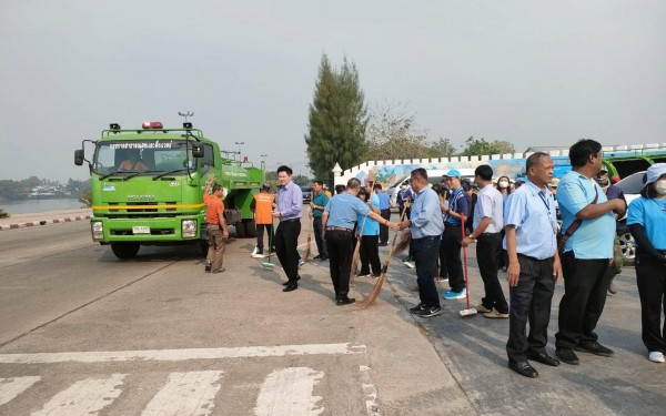 วันที่ 7 มีนาคม 2567 โรงเรียนเทศบาล1(เกริกกฤตยาอุปถัมภ์) เข้าร่วมกิจกรรม Big Cleaning Day ล้างทำความสะอาดถนนเพื่อลดฝุ่นละอองขนาดเล็ก (PM 2.5) ณ บริเวณหน้าลานอนุรักษ์วัฒนธรรม สวนสิริจิตอุทยาน