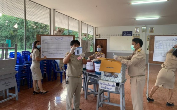 คณะครูร่วมเป็นกรรมการหน่วยเลือกตั้ง นายกและสมาชิกสภาอบต.ท่าขุนราม (28 พฤศจิกายน 2564)