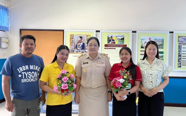 โรงเรียนเทศบาล 1 (เกริกกฤตยาอุปถัมภ์) ยินดีต้อนรับ คุณครูชุติมา เนียมคล้าย ผู้ช่วยครู สอนวิชาภาษาอังกฤษ และนางสาวยูถิกา นวมวงษ์ บุคลากรสนับสนุนด้วยความยินดียิ่ง